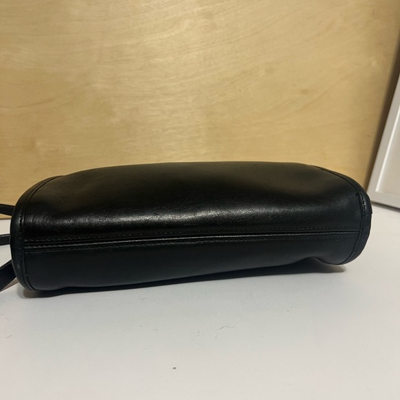 Coach vintage Black Leather Crossbody Bag made in USA 1015-217 - Picture 4 of 12